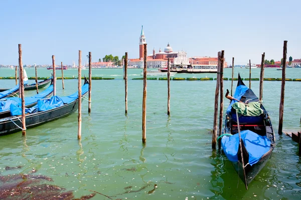 Гондола на канале Сан-Марко, Венеция — стоковое фото
