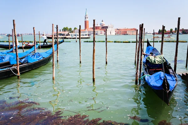 San 上のゴンドラ運河マルコ、ヴェネツィア — ストック写真