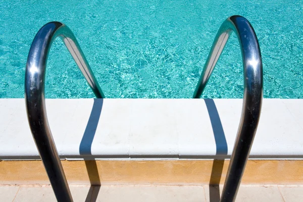 Maniglia piscina esterna — Foto Stock