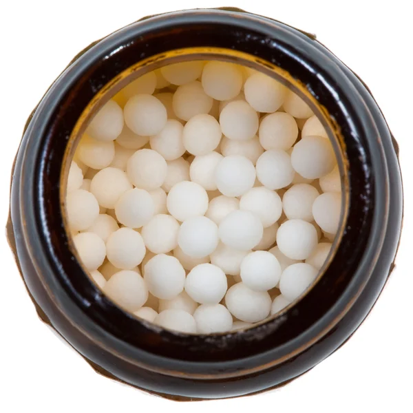 Brun glasflaska med homeopati socker boll — Stockfoto