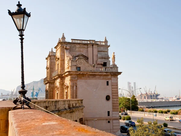 Porta Felice - puerta barroca triunfal en el puerto viejo, Palermo, Sicilia — Foto de Stock