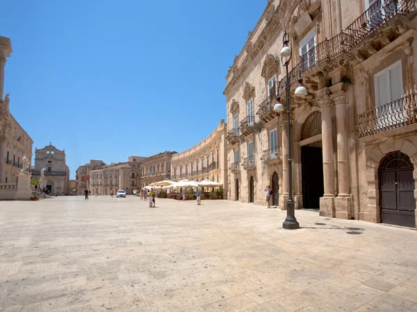 Barokní styl náměstí piazza duomo v Syrakusách — Stock fotografie