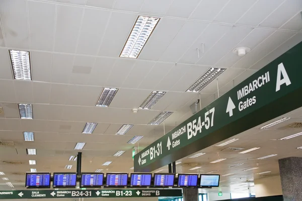 Wyświetlanie informacji na lotnisku — Zdjęcie stockowe