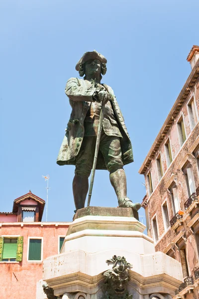 Denkmal für den Dramatiker carlo goldoni, Venedig — Stockfoto