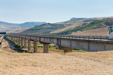 yaz günü Sicilya karayolu