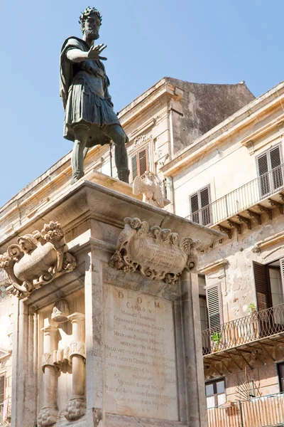 Пам'ятник Карла V-іспанського короля Сицилія Палермо — стокове фото
