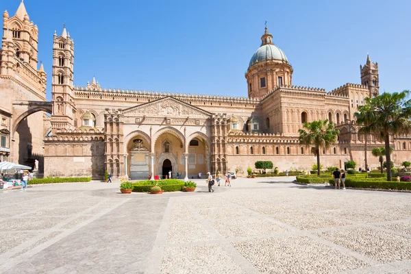 Kathedrale von Palermo - alter architektonischer Komplex in Palermo, — Stockfoto