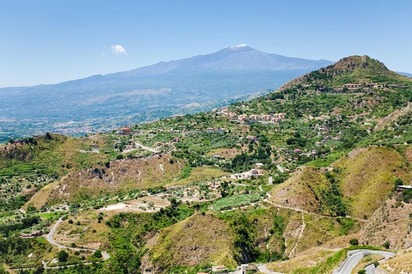 Etna ve Sicilya Hills kanatta tarım bahçeleri — Stockfoto