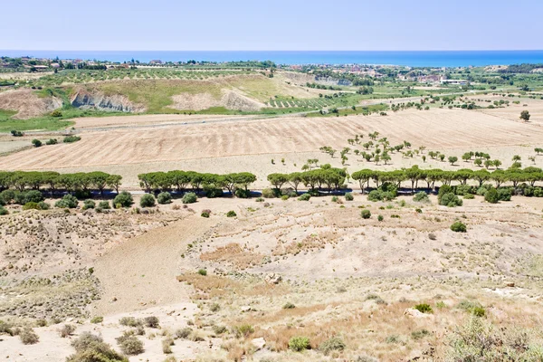 Obszarów wiejskich widok na wybrzeże Morza Śródziemnego, w pobliżu agrigento, Sycylia — Zdjęcie stockowe
