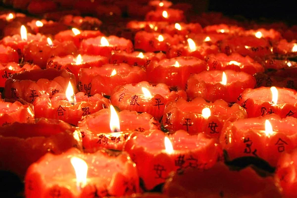 Пожелания при свечах — стоковое фото