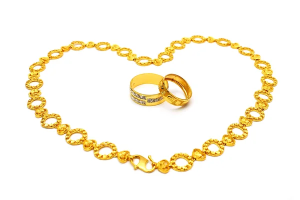 Gouden paar ring en ketting — Stockfoto