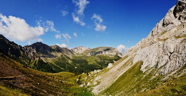Landschap berg, Alpen in trentino alto adige. — Stockfoto