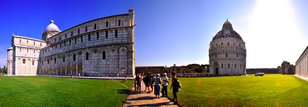 Townscape of Piazza dei Miracoli in Pisa. — Stock Photo, Image