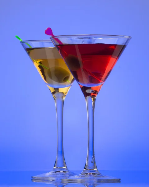 Cocktails with olive — Stock Photo, Image