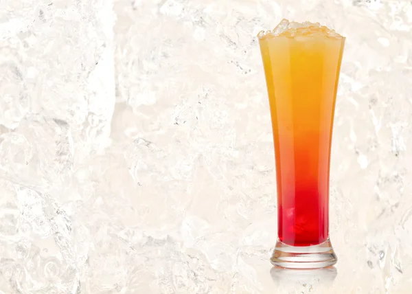 Tequila sunrise cocktail met gestructureerde achtergrond — Stockfoto
