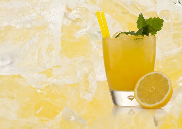 Skorpion-Cocktail mit strukturiertem Hintergrund — Stockfoto