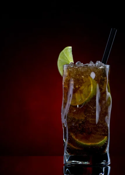 Cuba libre cocktail — Stockfoto