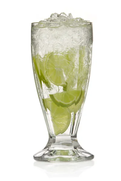 Cocktail med lime och is — Stockfoto