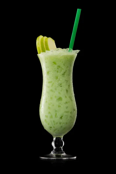 Зеленый яблочный коктейль — стоковое фото