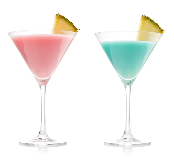 흰색에 딸기와 블루 큐 라 소 cocktali — 스톡 사진