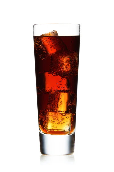 Glas med cola isolerad på vit — Stockfoto