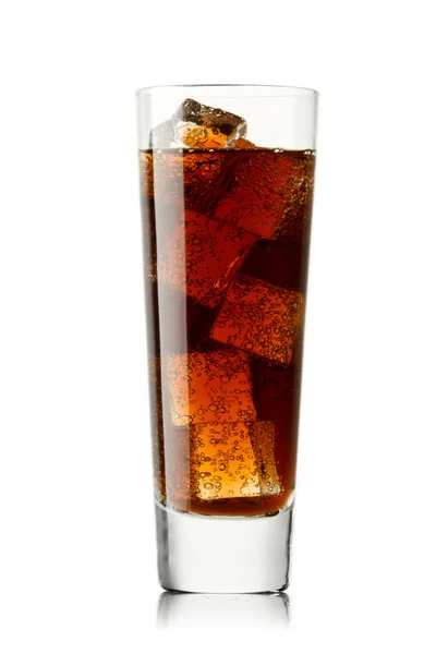 Glas med cola isolerad på vit — Stockfoto