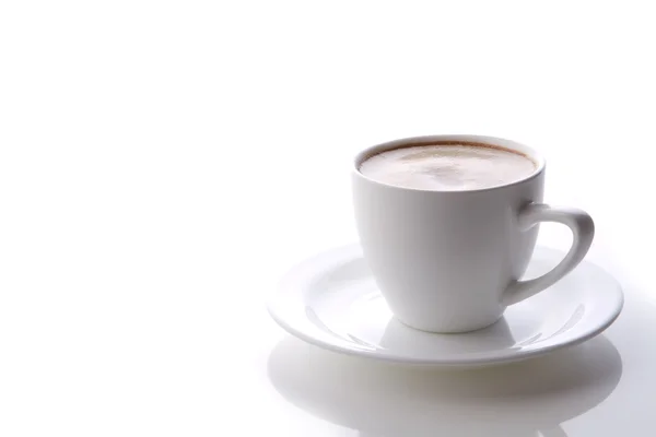 Šálek kávy a obilí na bílém pozadí — Stock fotografie