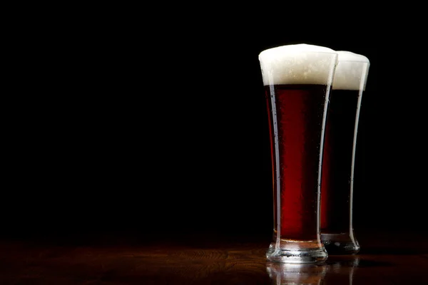 Dos vasos de cerveza —  Fotos de Stock