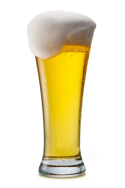 Birra in vetro isolato su bianco — Foto Stock