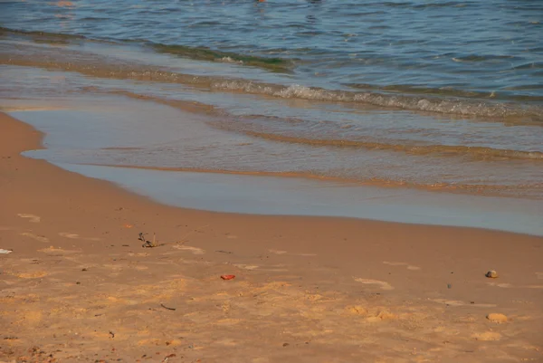 Playa de arena en el mar —  Fotos de Stock