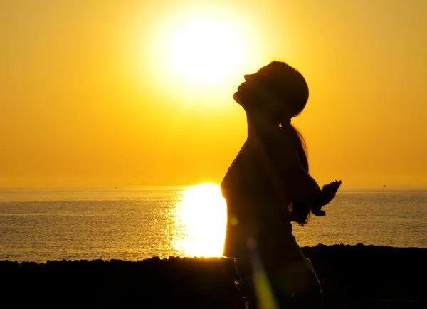 Woman silhouette in the sun — Stock Photo, Image