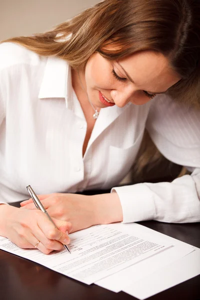 Signing contract — Stock Photo, Image