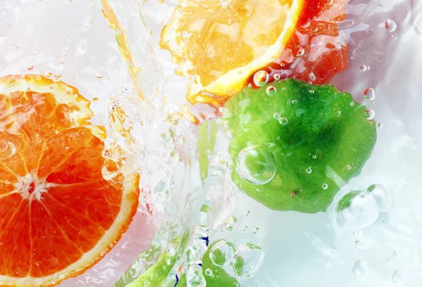 Fruit en water — Stockfoto