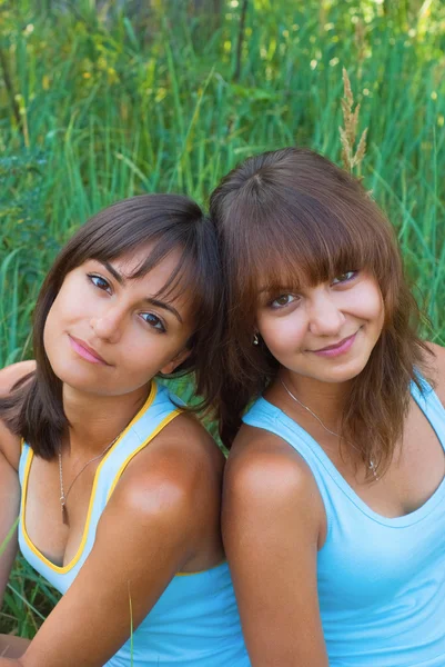 Dwie piękne siostry — Zdjęcie stockowe
