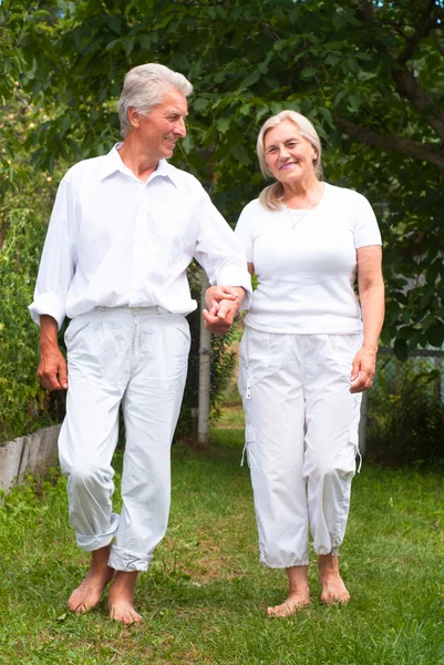Couple âgé en blanc — Photo