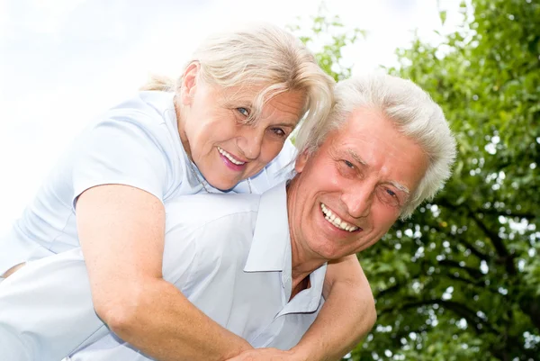 Bonita pareja de ancianos —  Fotos de Stock