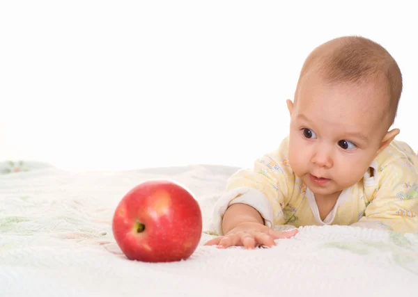 Baby och ett äpple — Stockfoto