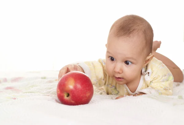 Bambino e una mela — Foto Stock