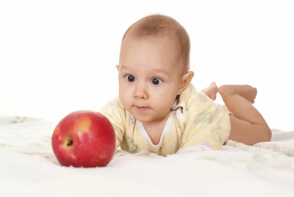 Bebé y una manzana — Foto de Stock