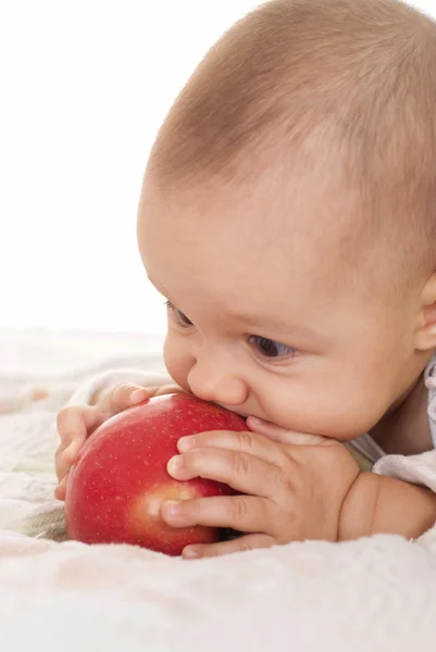 Baby und ein Apfel — Stockfoto