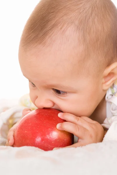 婴儿和一个苹果 — 图库照片