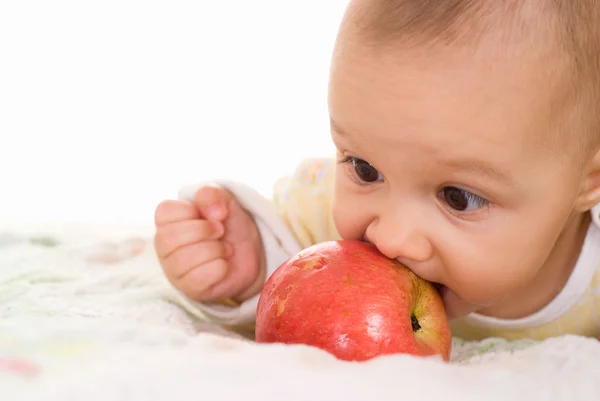 Bebé y una manzana —  Fotos de Stock