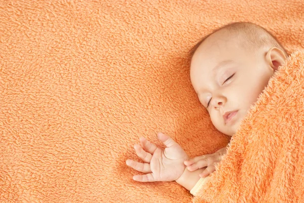 上一条毛巾宝宝 — 图库照片
