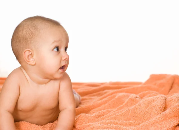 Baby auf einem Handtuch — Stockfoto