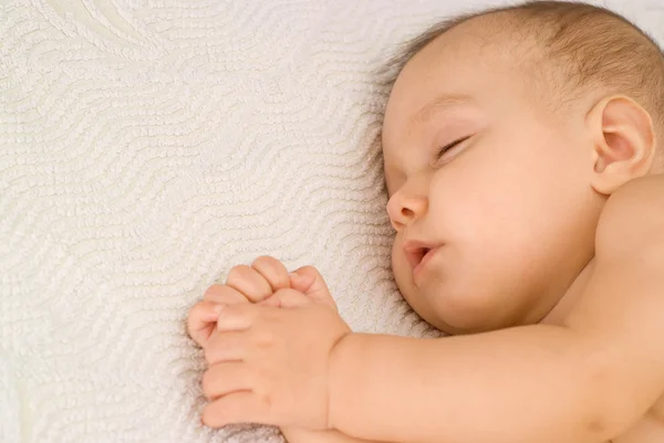 Niza bebé dormir en un blanco —  Fotos de Stock