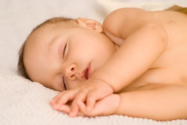 Niza bebé dormir en un blanco — Foto de Stock