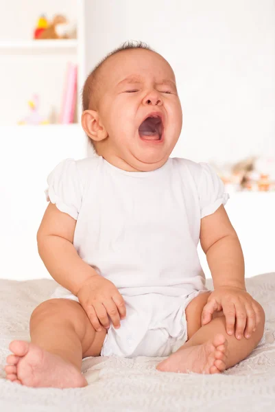Retrato de un bebé llorando — Foto de Stock