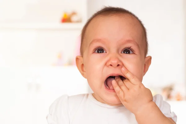 Retrato de um bebê chorando — Fotografia de Stock