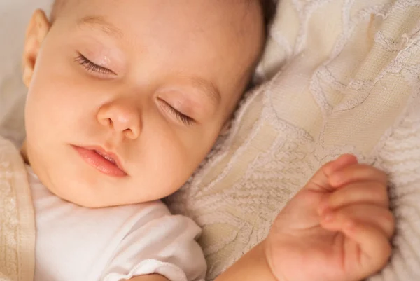 Niza bebé durmiendo —  Fotos de Stock
