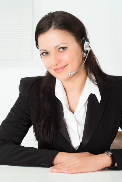 Menina agradável em um terno de negócios preto com um branco — Fotografia de Stock